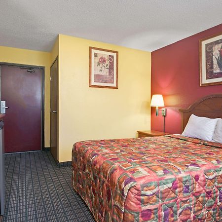 Days Inn By Wyndham Torrington Luaran gambar