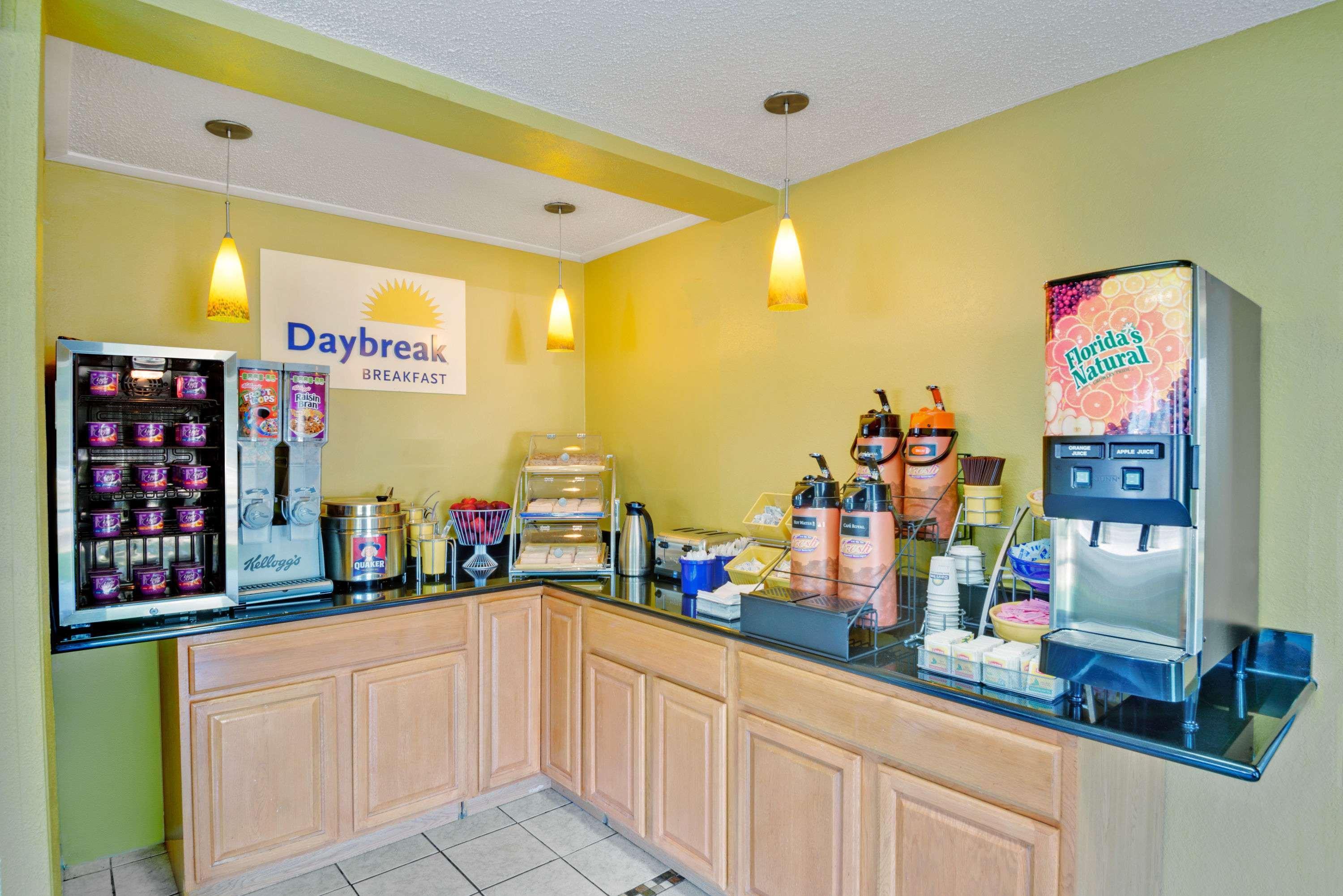Days Inn By Wyndham Torrington Luaran gambar